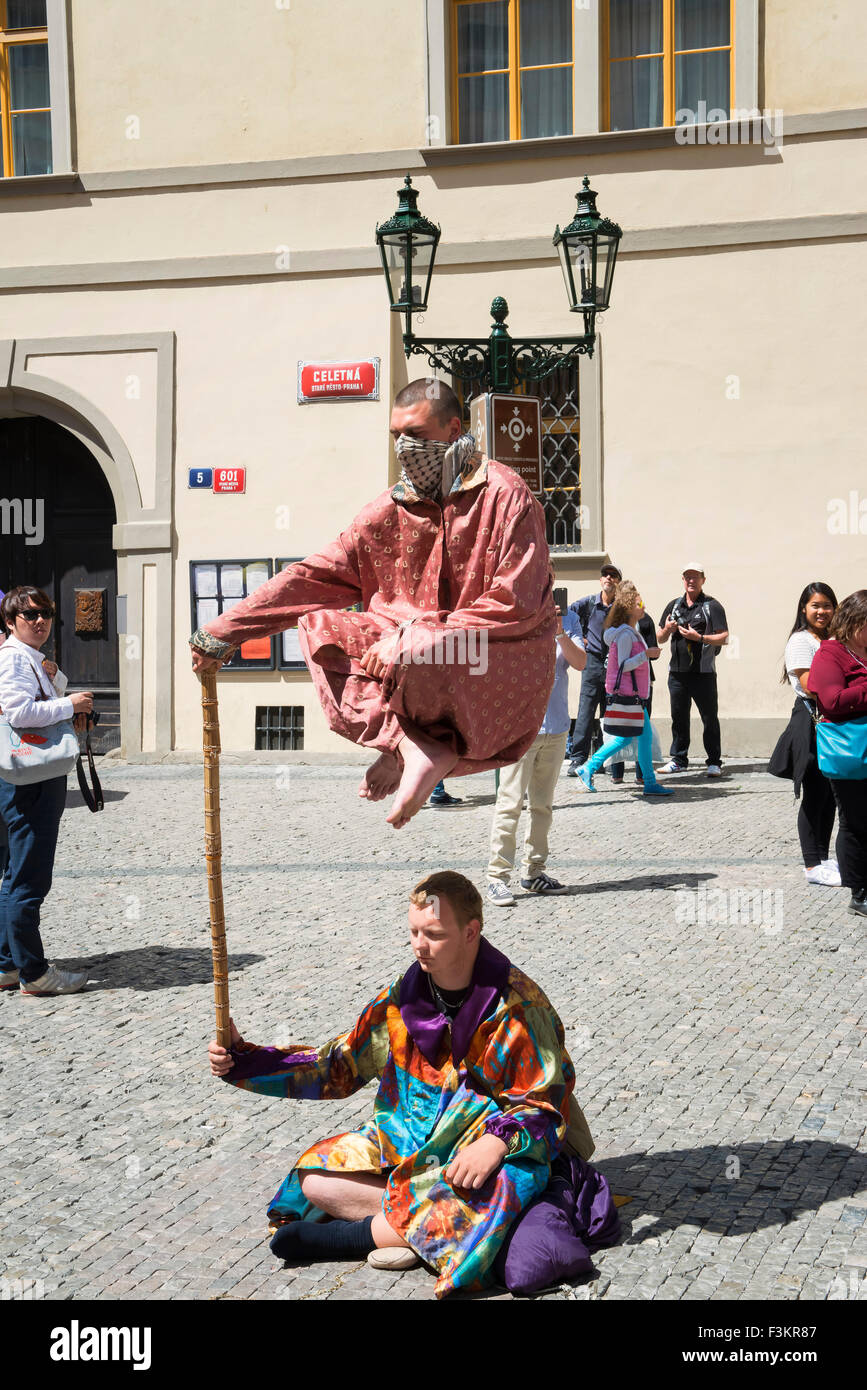 street-performers-at-old-town-square-pra