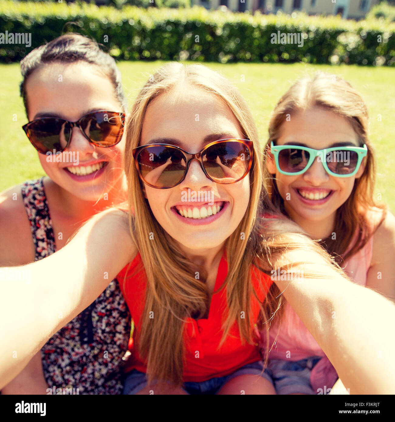 Teen girls group hi-res stock photography and images - Alamy