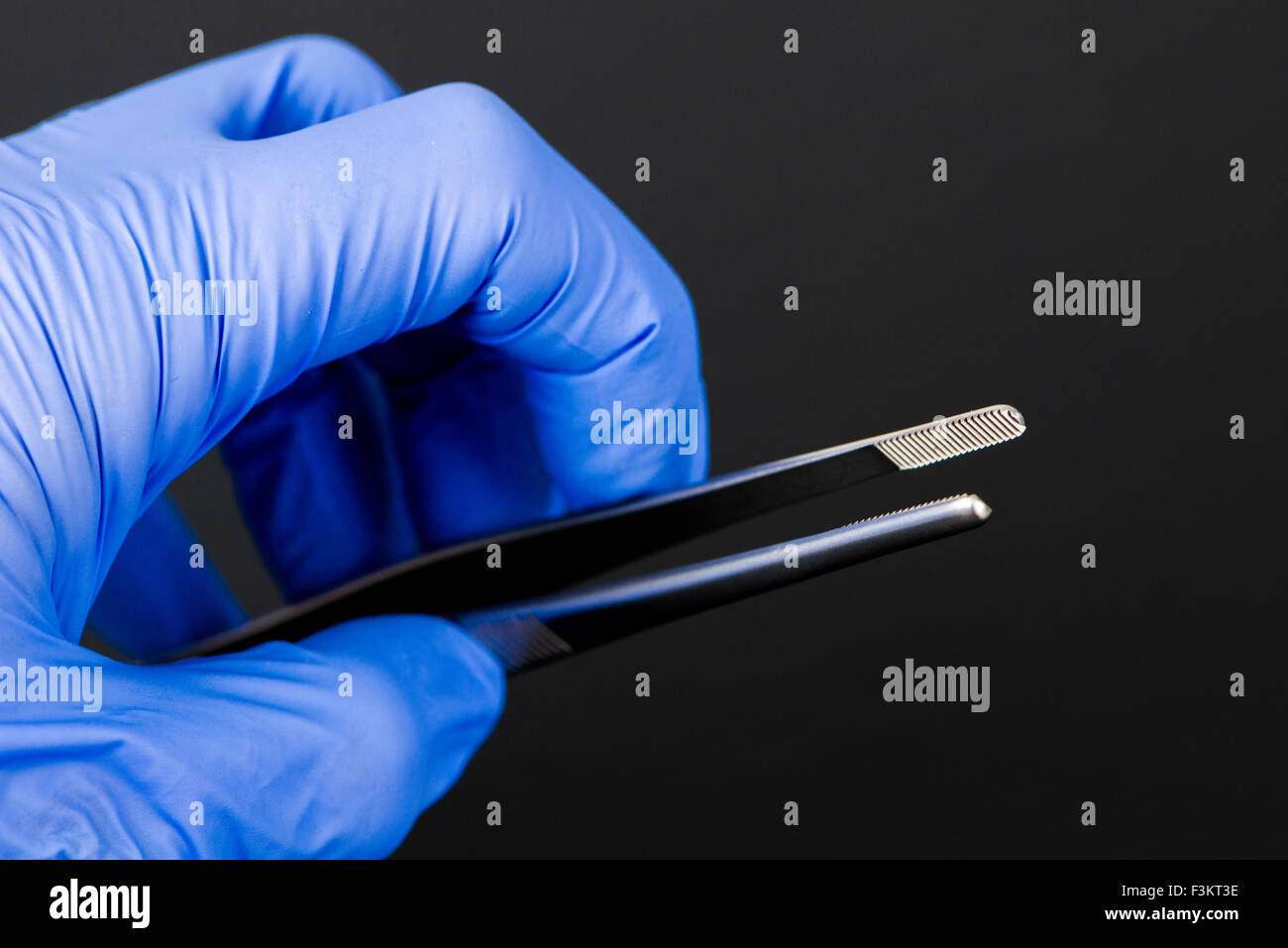 Surgical tweezers hires stock photography and images Alamy