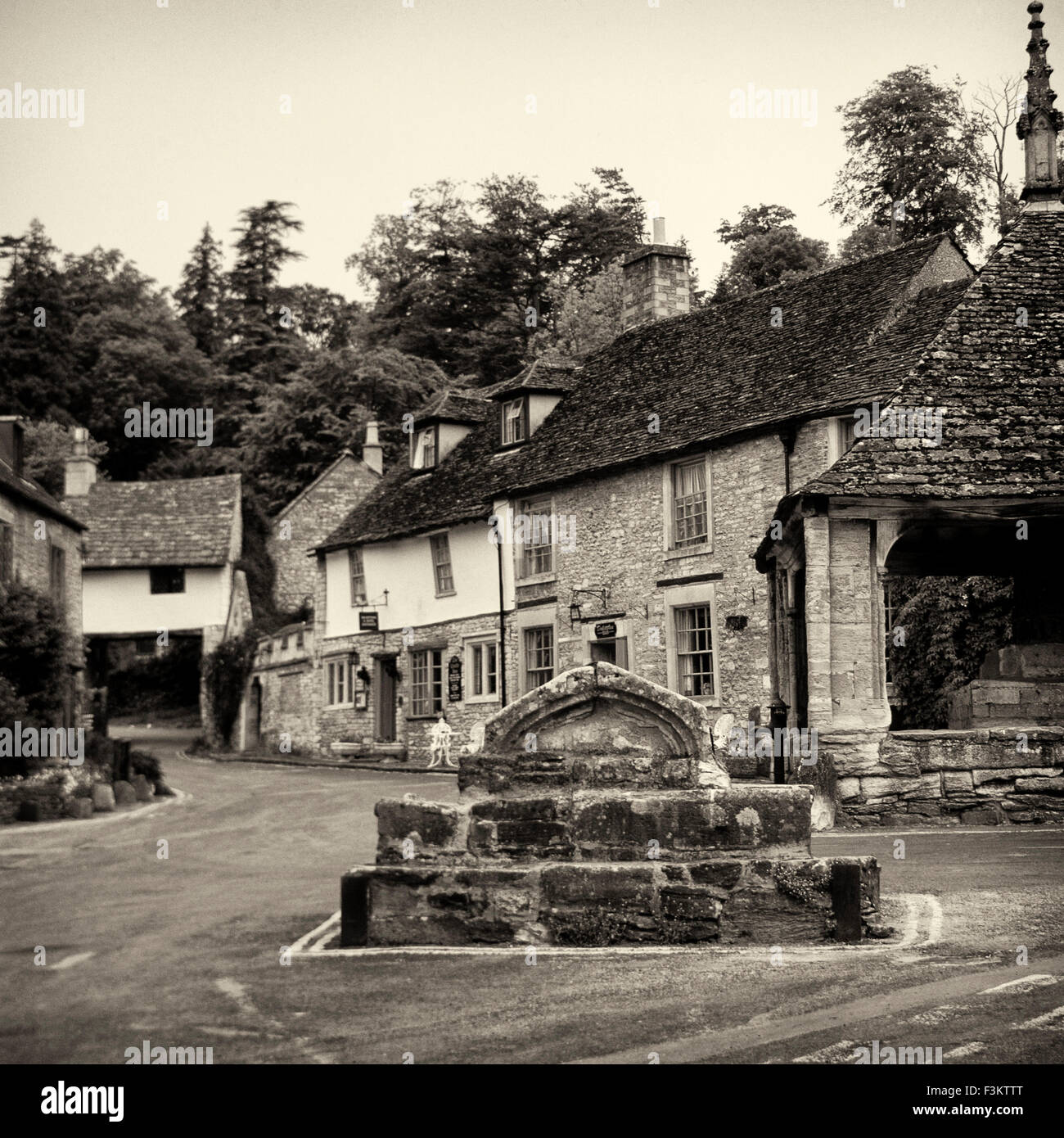 Castle Combe village in the Cotswolds Stock Photo