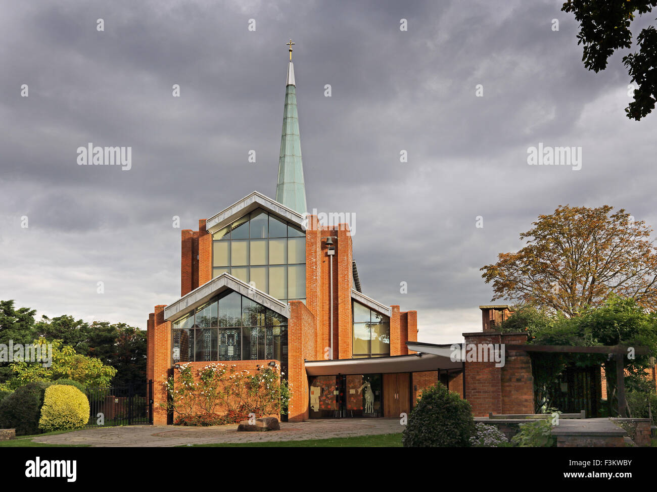 The church of St Barnabus, East Dulwich, London. Built in 1992 to a modern design by Architects Hellmuth, Obata & Kassabaum Stock Photo