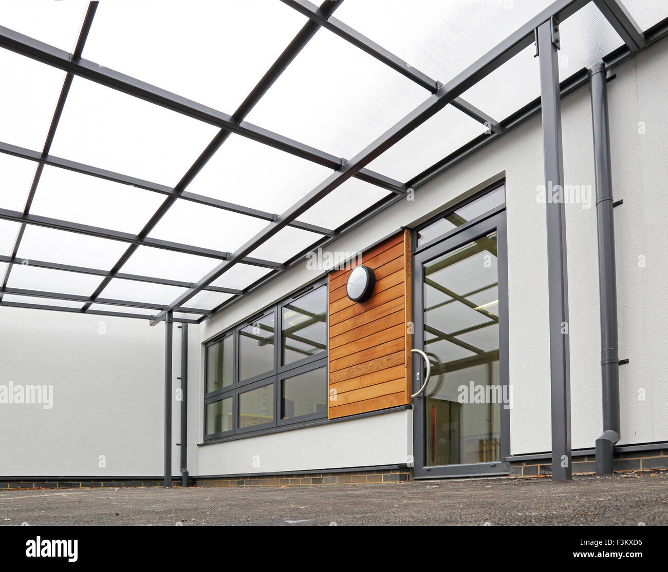 A covered outdoor play area adjoining a new classroom at a London primary school Stock Photo