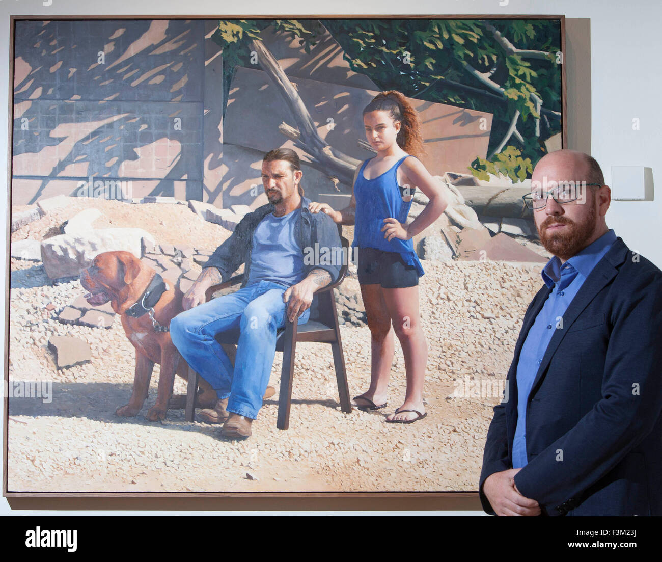 Edinburgh.UK. 9th October. BP Portrait Display in Scottish National Portrait Gallery. BP Portrait Award display in Edinburgh 10 October 2015 - 28 February 2016. Pictured Matan Ben-Cnaan, author of the 1st Prize with Annabelle and Guy. 2015. Pako Mera/Alamy Live News. Stock Photo