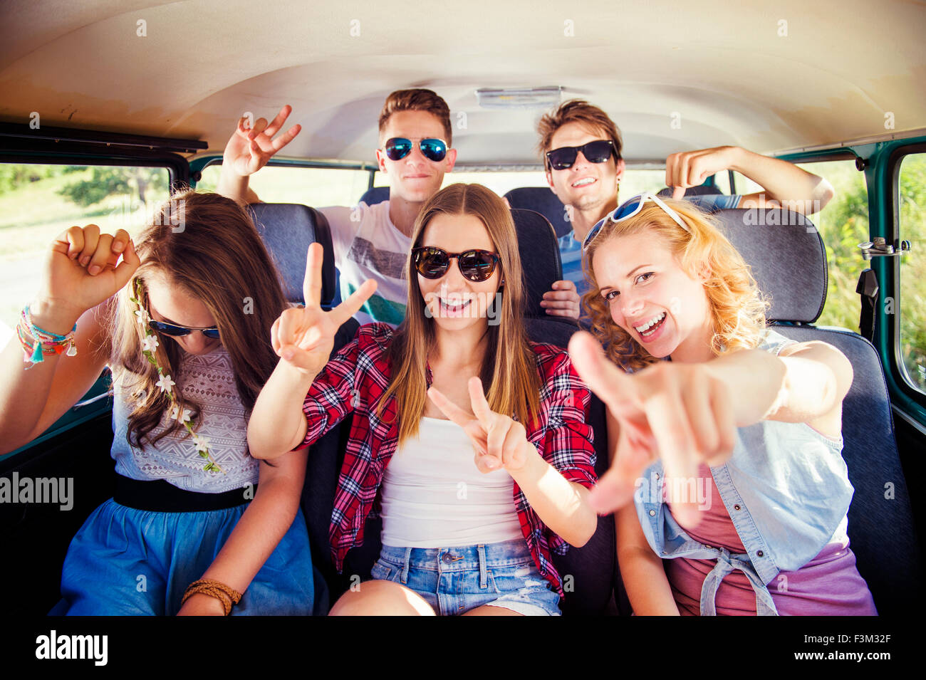 Машины для путешествий семьей. Путешествие с друзьями картинки. Дорога путешествие. Путешествие друзей. Road trip 6.