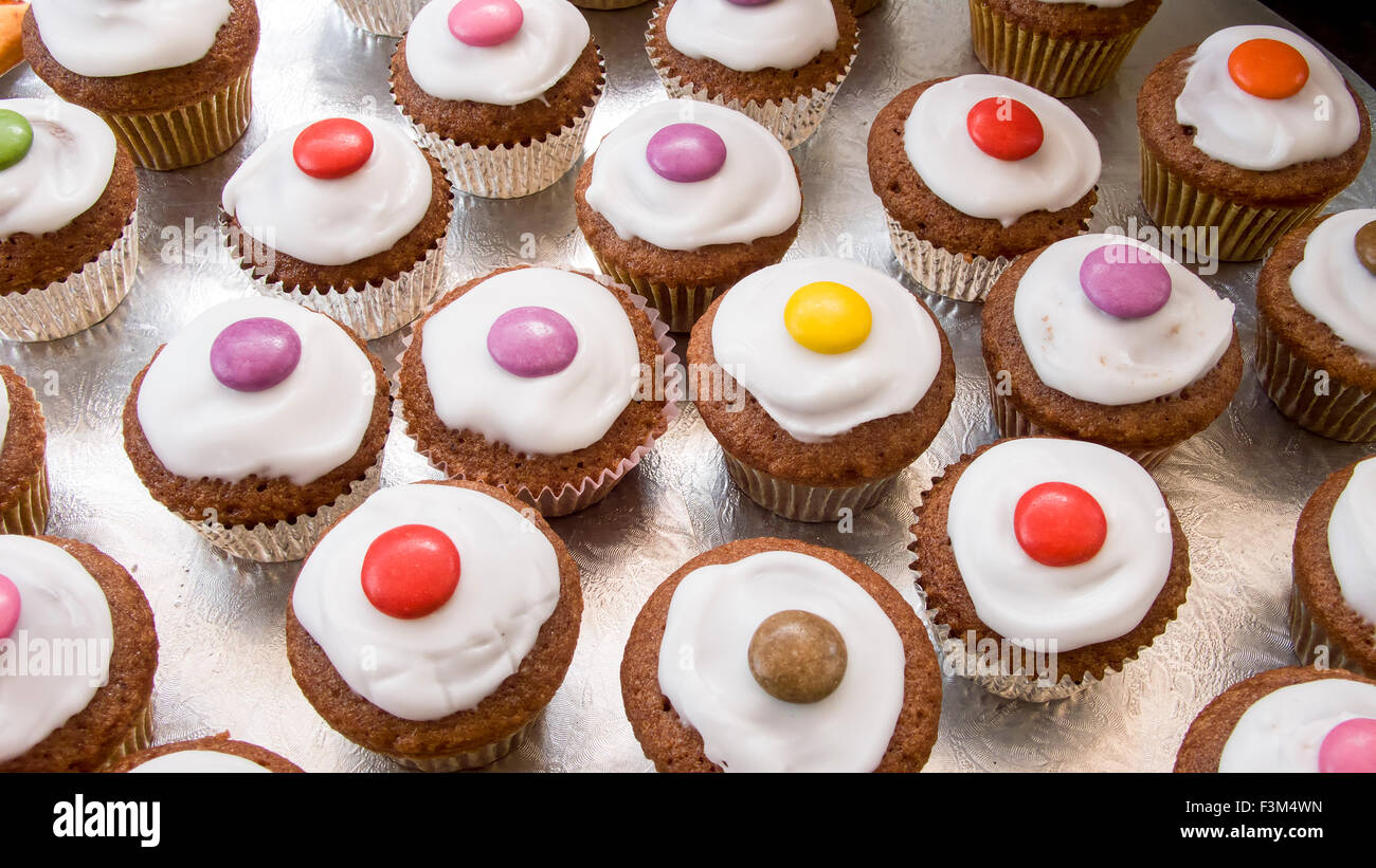 Childrens Cake Decorating High Resolution Stock Photography And Images Alamy Childrens Cake Decorating High Resolution Stock Photography And Images Alamy