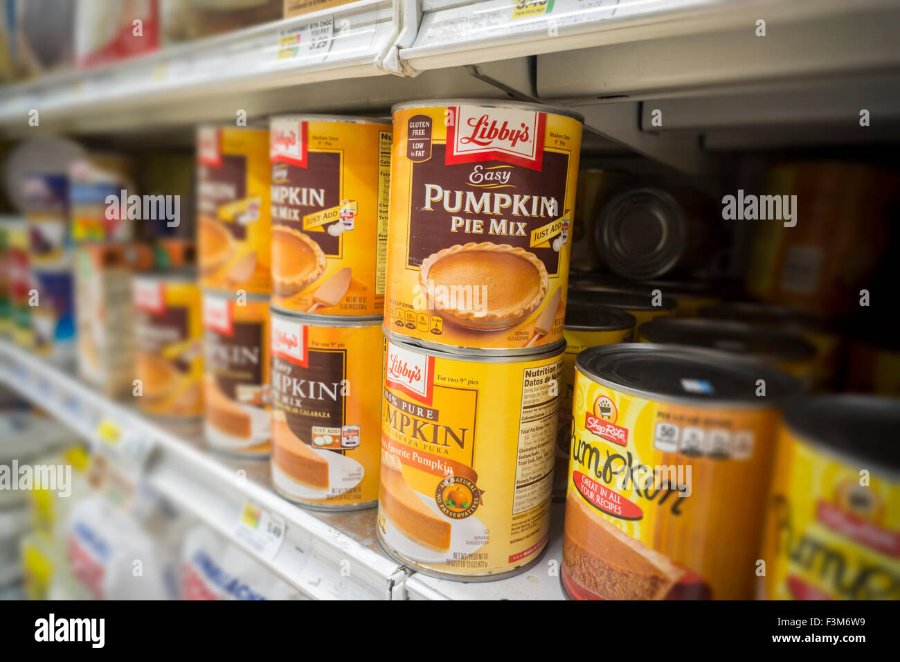 Cans of Libby's Pumpkin Pie mix and fillings on the shelves of a supermarket in New York on Thursday, October 8, 2015. Because of a record rainfall in Illinois the pumpkin harvest is off by about one-third. Illinois provides almost 90% of al the pumpkins canned. (© Richard B. Levine) Stock Photo