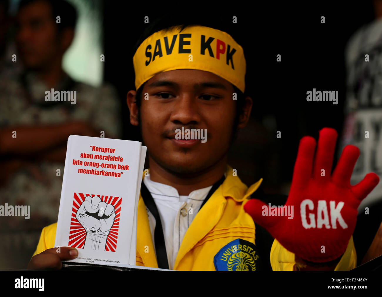 Jakarta, Indonesia. 09th Oct, 2015. Anti-corruption Movement members (GAK) formed by a diverse group of university activists held a demonstration in front of the KPK Jakarta, they oppose the revision of legislation in the House of Representatives Commission Credit:  Denny Pohan/Alamy Live News Stock Photo