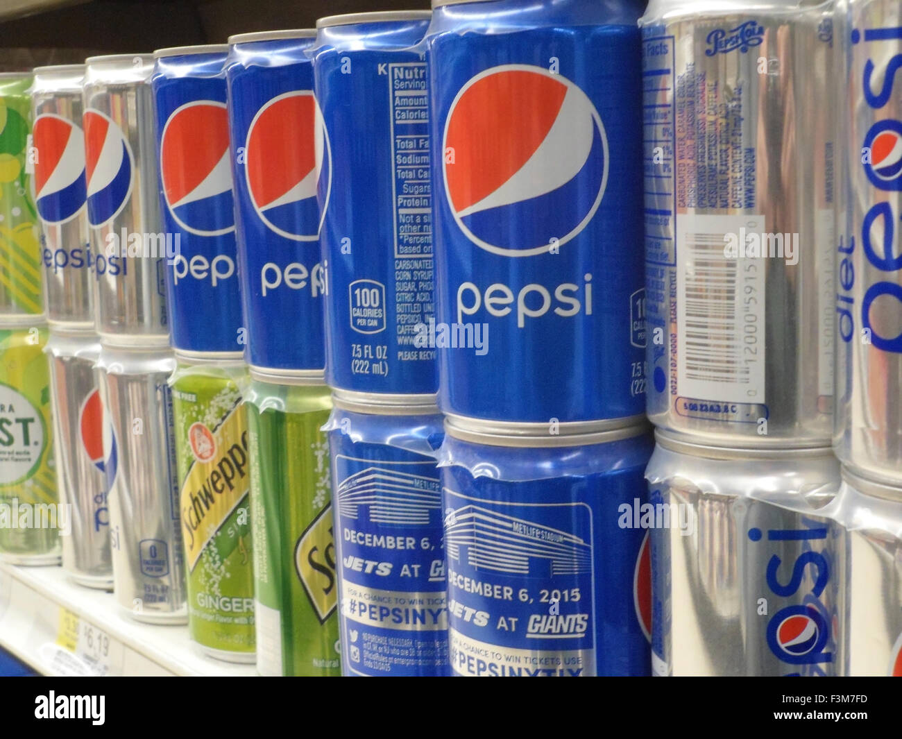 Cans of Pepsi products in a grocery store in New York on Monday, October 5, 2015. PepsiCo will report results for its third quarter on Tuesday, before the exchange opens, and analysts are expecting a decline in earnings primarily due to a general decline in the soft drink business. (© Richard B. Levine) Stock Photo
