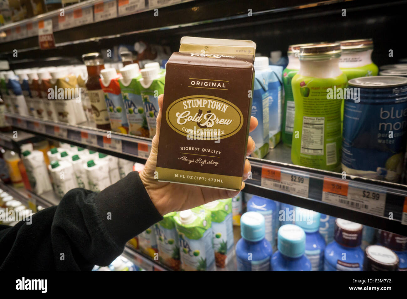 A shopper chooses a container of Stumptown Coffee Roasters' Cold Brewed Coffee in a supermarket in New York on Wednesday, October 7, 2015. Peet's Coffee & Tea has bought Stumptown Coffee Roasters for an undisclosed sum. Stumptown has a cult-like following and the two brands are expected to operate independently. (© Richard B. Levine) Stock Photo