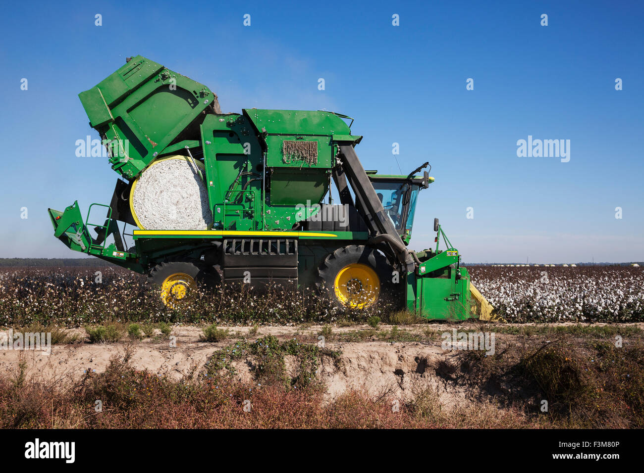 Module building picker hi-res stock photography and images - Alamy