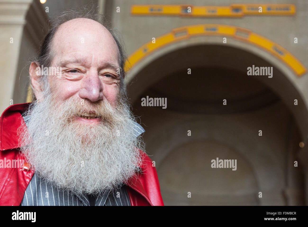 Woodstock, Oxfordshire, UK. 09/10/2015. Pictured: artist Lawrence Weiner. The exhibition 'Within a Realm of Distance', Lawrence Weiner at Blenheim Palace opens on 10 October and runs until 20 December 2015. Stock Photo