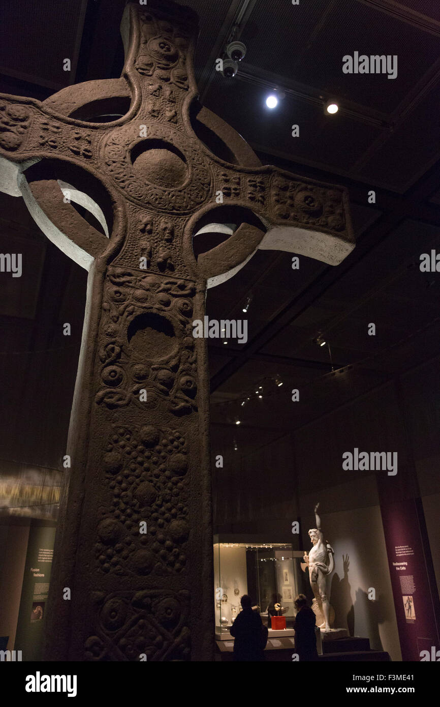 Stone crosses. Press preview of the exhibition Celts: art and identity at the British Museum. The exhibition, organised in partnership with National Museums Scotland, is the first British exhibition in 40 years on the Celts. Celts runs from 24 September 2015 to 31 January 2016 in the Sainsbury Exhibitions Gallery at the British Museum. Stock Photo