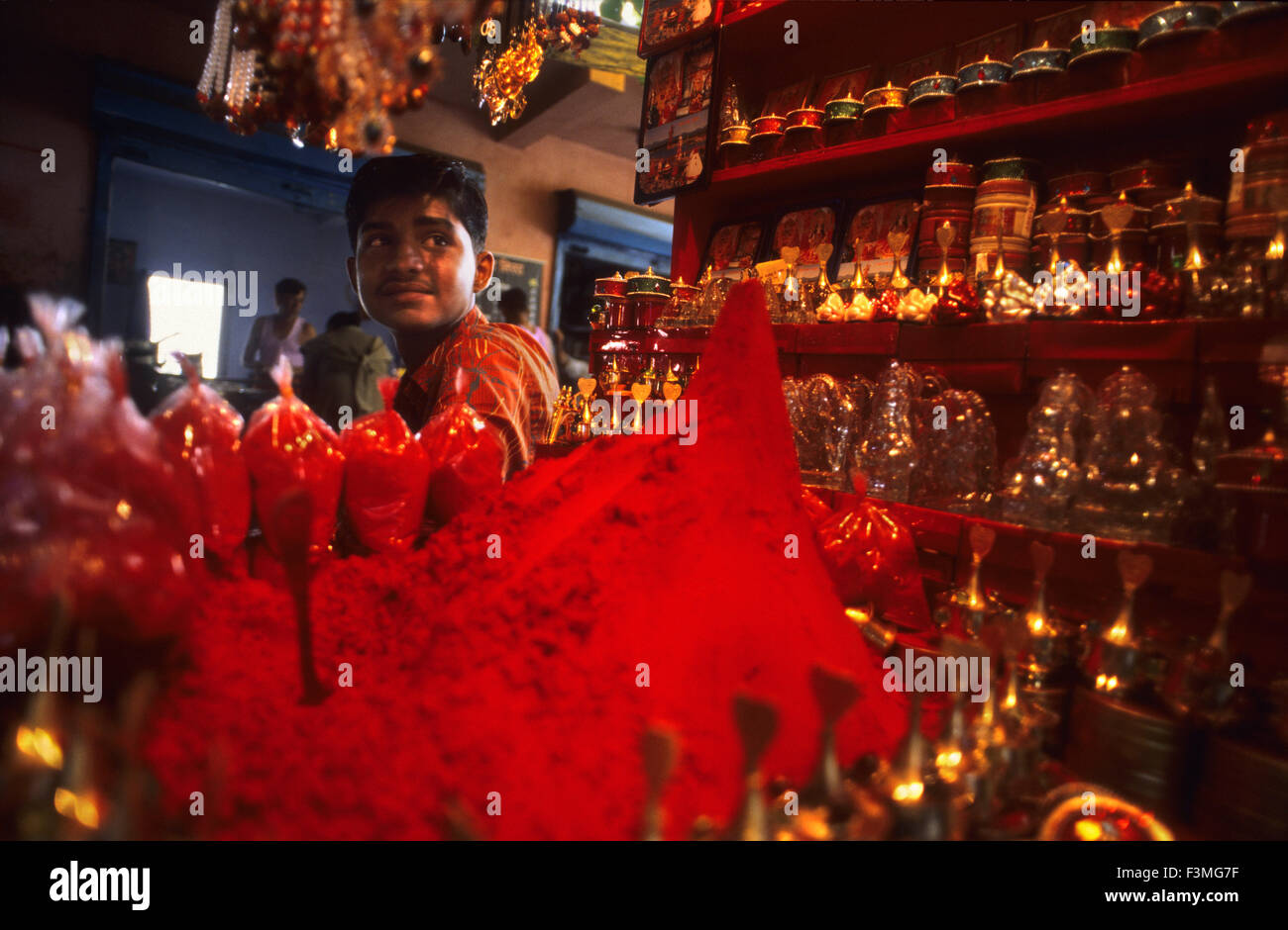Haridwar, Uttaranchal, India. Seller at Mansa Devi Temple. To visit the temple, pilgrims have to follow a queue for the 'darshan Stock Photo