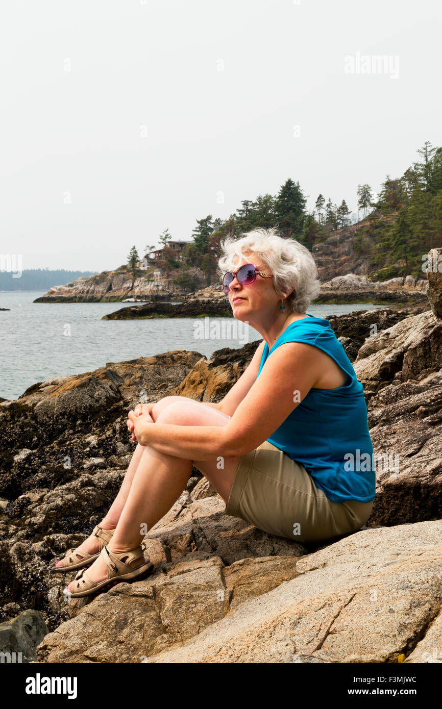 Mature woman tree beach hi-res stock photography and images - Alamy