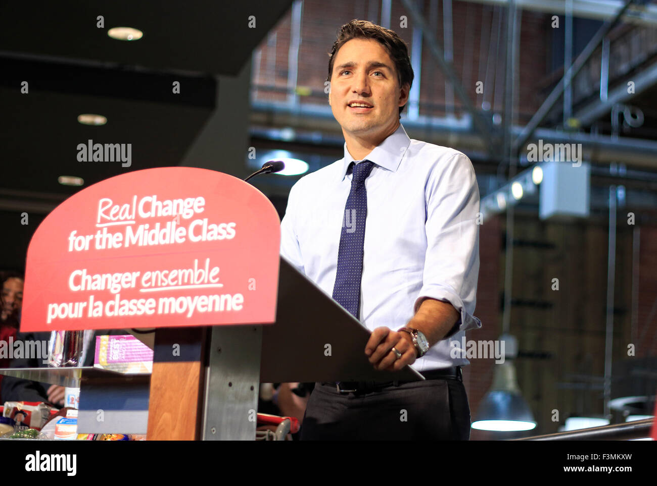 Toronto, Canada, 09th Oct, 2015. Justin Trudeau, Canadian Liberal Party Leader appearing at campaign event in Longo Supermarket Toronto Don Valley West Riding with local candidate Rob Oliphant on October 9, 2015 Credit:  CharlineXia/Alamy Live News Stock Photo