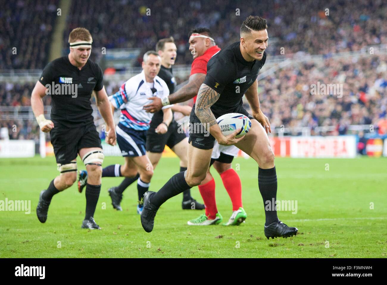 St James Park, Newcastle, UK. 09th Oct, 2015. Rugby World Cup. New Zealand versus Tonga. New Zealand All Black centre Sonny Bill Williams runs in for a try. Credit:  Action Plus Sports/Alamy Live News Stock Photo