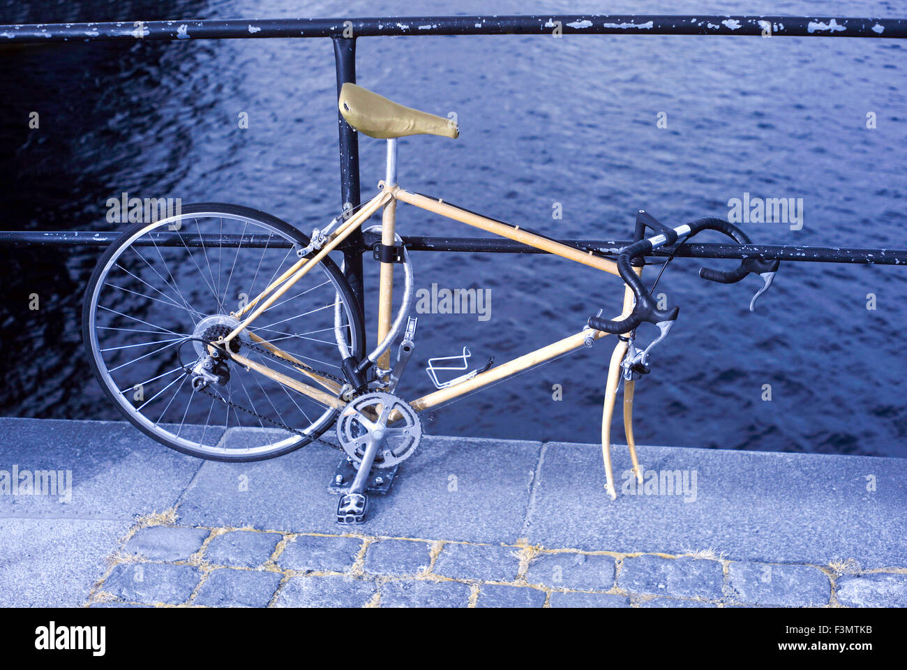 Bicycle missing front wheel Stock Photo Alamy