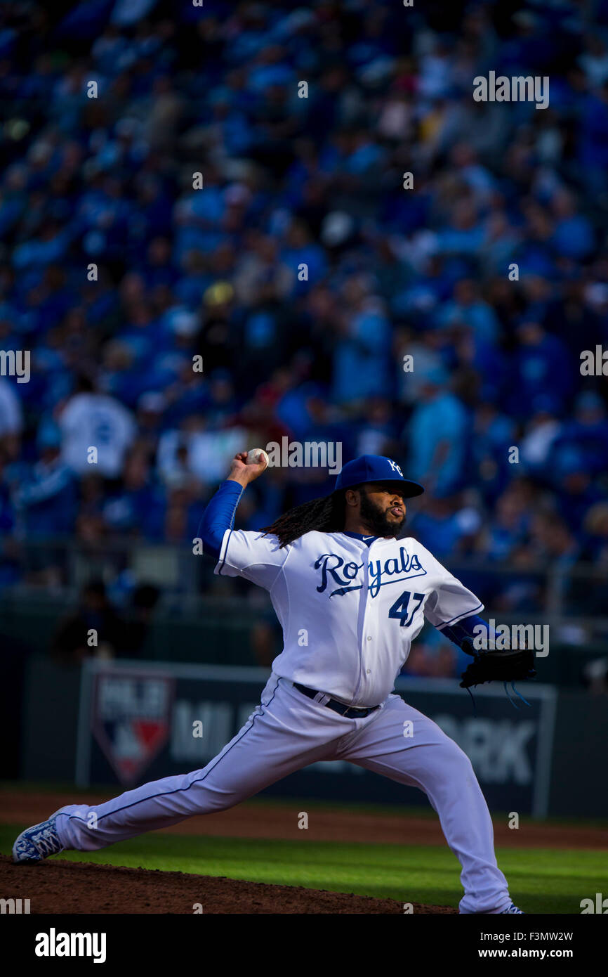 Kansas City, MO, USA. 09th Oct, 2015. Johnny Cueto #47 of the Kansas City Royals pitches in the fifth inning during Game 2 of the Divisional Series Playoff between the Houston Astros and the Kansas City Royals at Kauffman Stadium in Kansas City, MO. Kyle Rivas/CSM/Alamy Live News Stock Photo