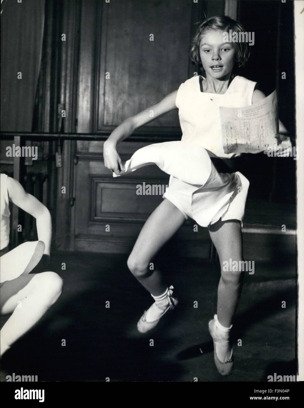 Feb. 24, 1962 - She's Learning To Dance The Easy Way: Christine Shand reads her dance steps from the paper in front of her. © Keystone Pictures USA/ZUMAPRESS.com/Alamy Live News Stock Photo