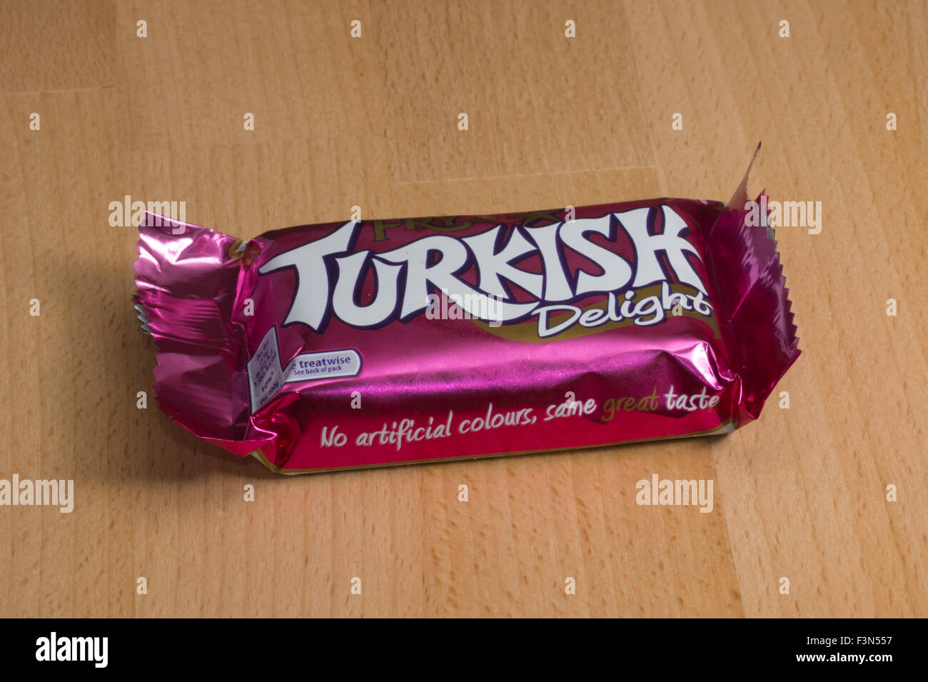 Frys Turkish delight chocolate bar Stock Photo Alamy
