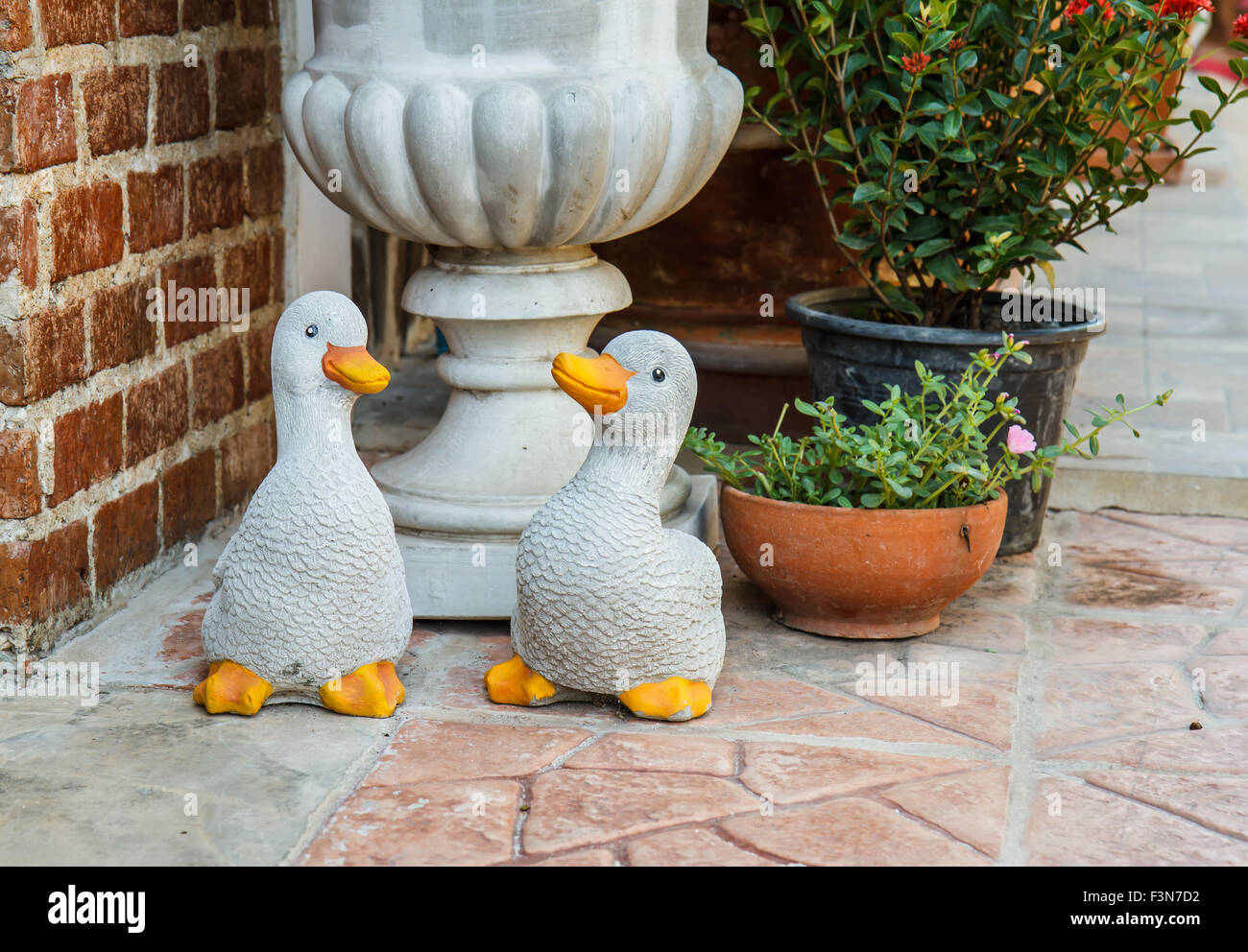 Statues two birds Stock Photo Alamy