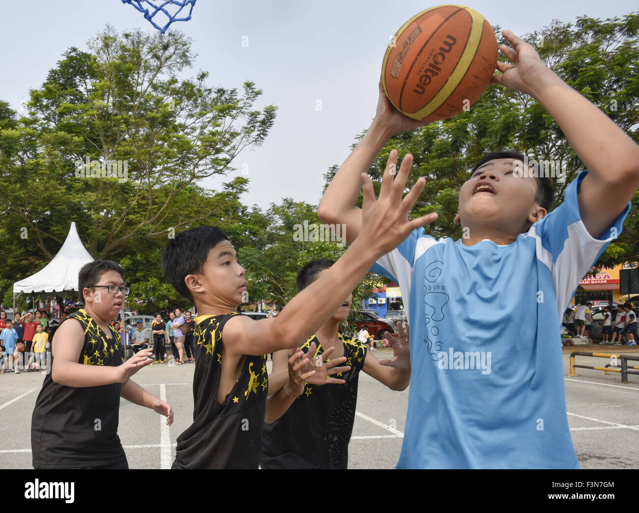 Malacca City, Malacca, Malaysia. 10th Oct, 2015. Children play