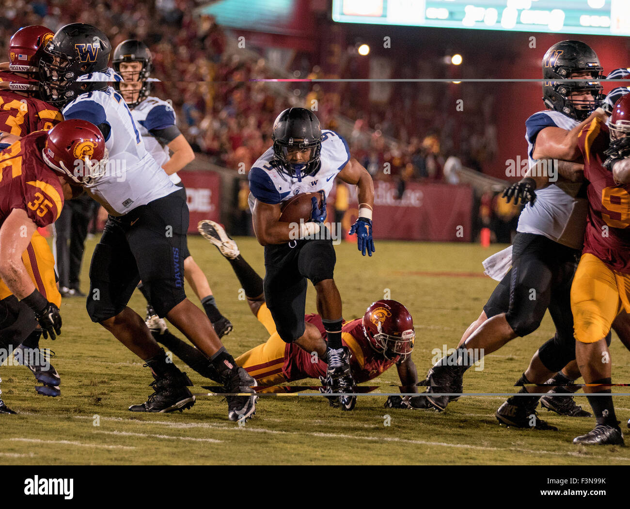 Los Angeles, CA, USA. 08th Oct, 2015. Washington Huskies running back (9) Myles Gaskin looks for running room during a game between the Washington Huskies and the USC Trojans at the Los Angeles Memorial Coliseum in Los Angeles, California. USC was defeated the Washington 17-12.(Mandatory Credit: Juan Lainez/MarinMedia/Cal Sport Media) © csm/Alamy Live News Stock Photo