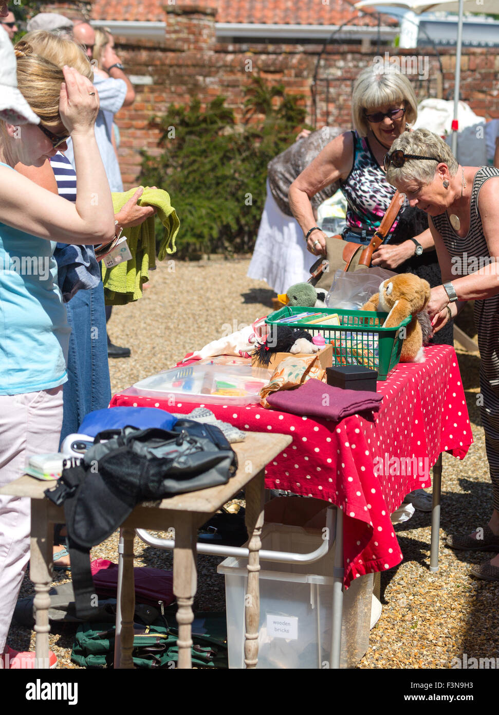 Yardsales hires stock photography and images Alamy