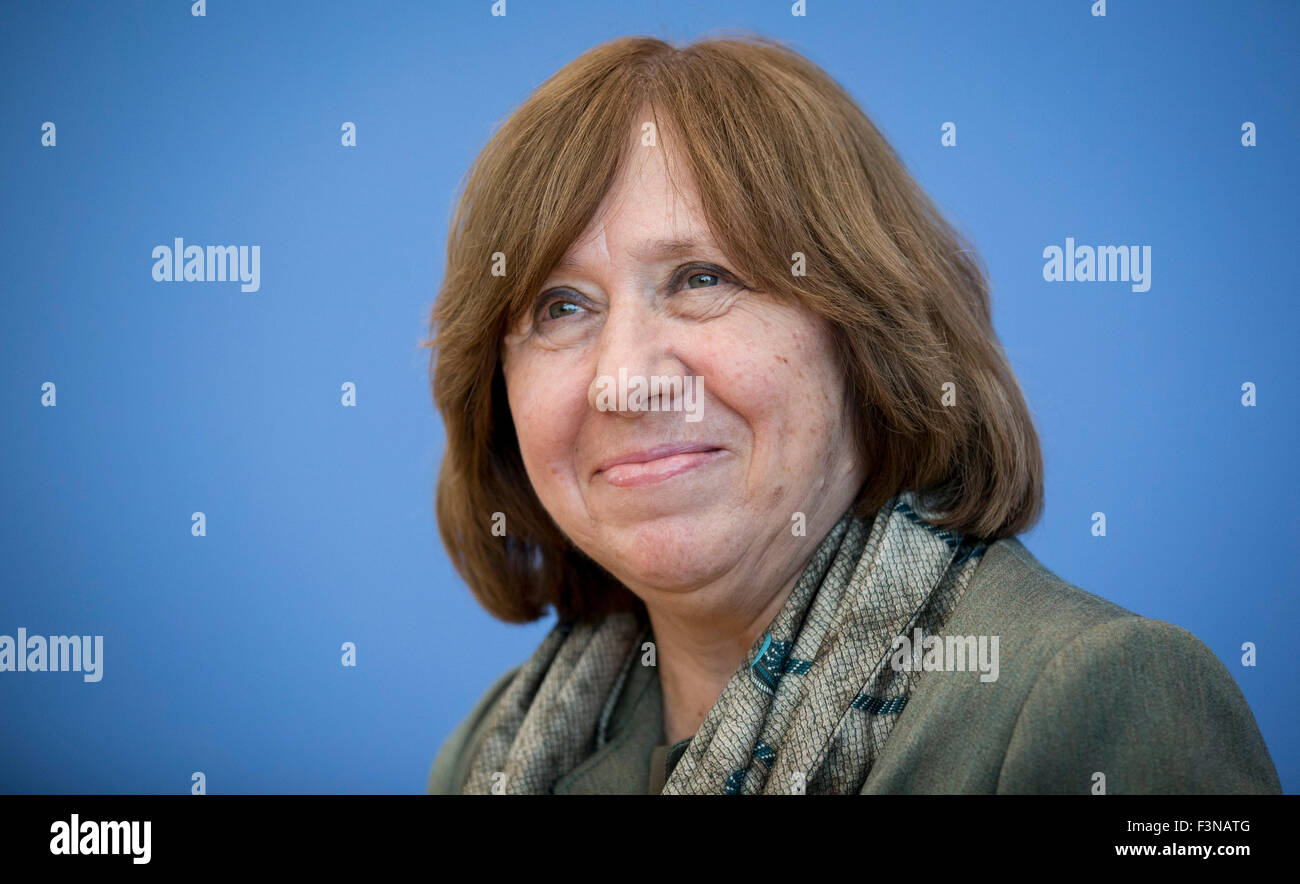Berlin, Germany. 10th Oct, 2015. Belarusian writer Svetlana Alexievich attends a press conference in Berlin, Germany, 10 October 2015. Alexievich was awarded the Nobel Prize in Literature on 08 October 2015. Photo: KAY NIETFELD/dpa/Alamy Live News Stock Photo