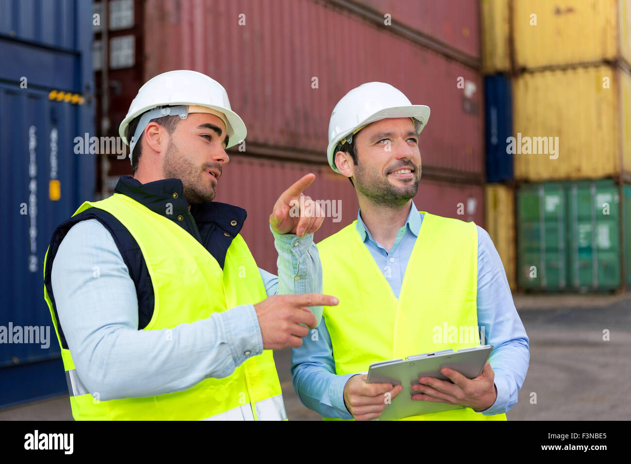 Supervisor explaining work hi-res stock photography and images - Alamy