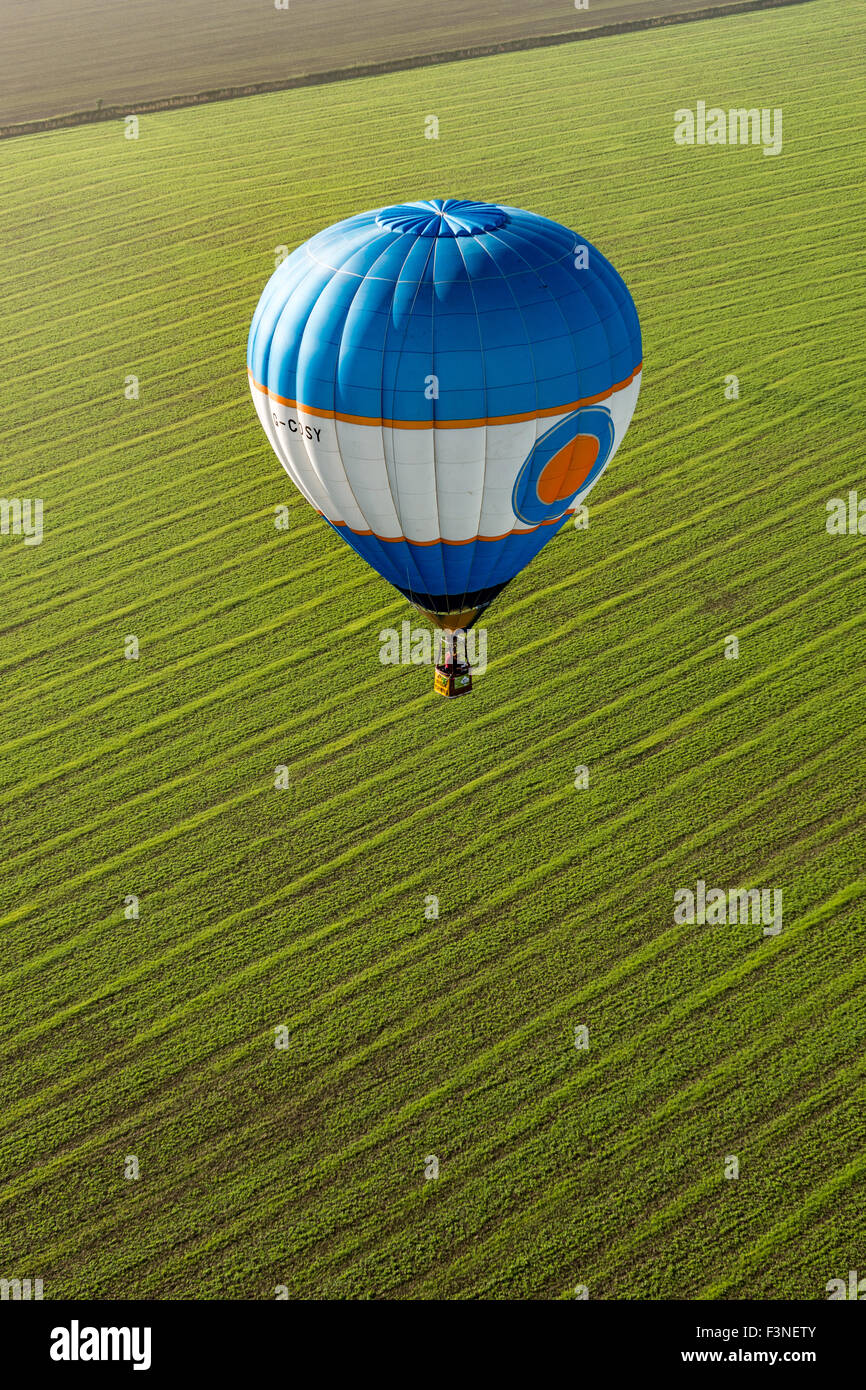 Thornton Dale, North Yorkshire, UK. 10th Oct, 2015. Saturday 10th, October 2015. Balloons flying from High Grundon farm, Thornton Dale, North Yorkshire, UK. The Pennine Balloon club's Autumn Gold Balloon Meet.  Credit:  Richard Burdon/Alamy Live News Stock Photo