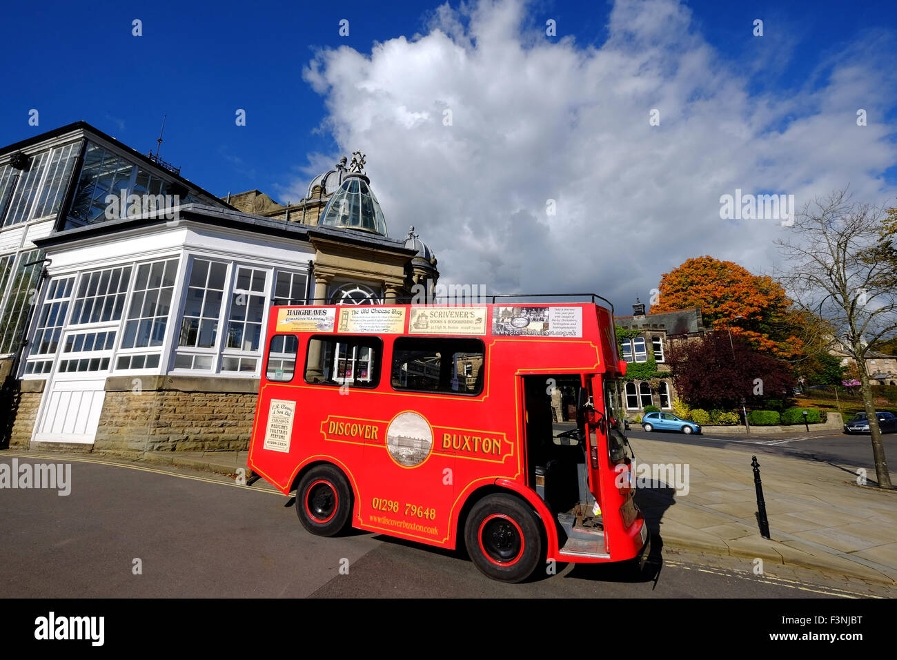Sightseeing bus in The spa town of Buxton, Derbyshire,  Englands highest market town  Peak District Stock Photo