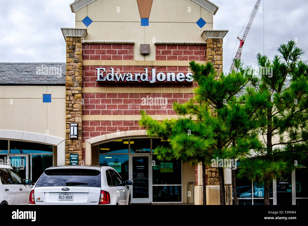 The exterior of Edward Jones, a financial investment business in a strip mall in Oklahoma City, Oklahoma, USA. Stock Photo