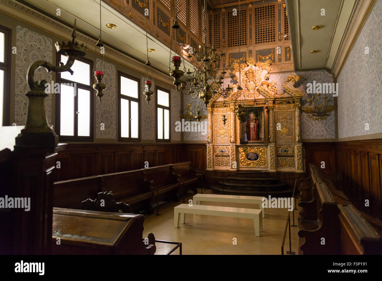 File:Interior de la sinagoga Hurva, Jerusalén, Israel, 2017 04.jpg