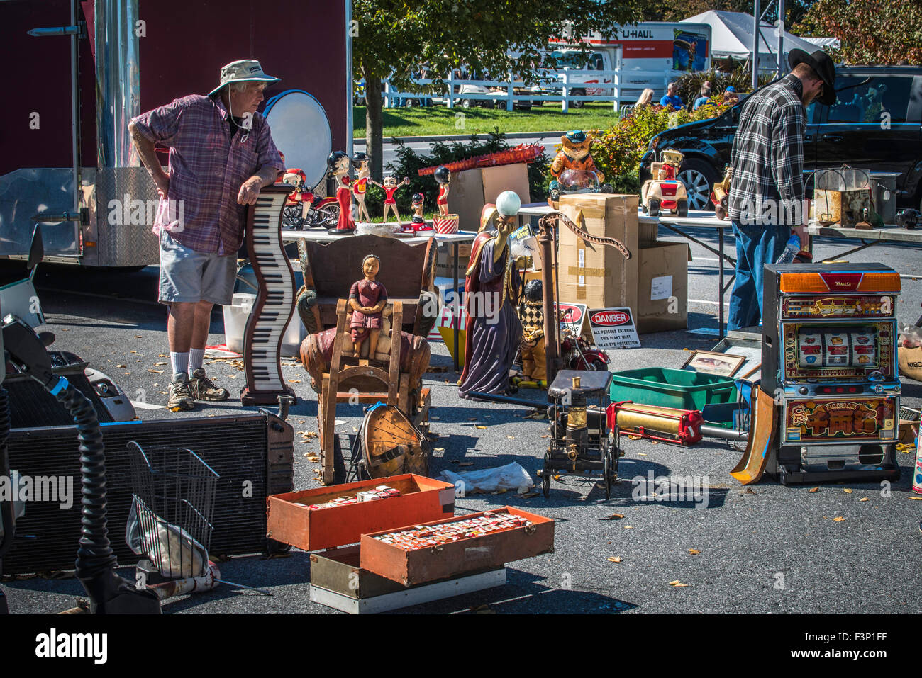 Hershey, USA. 10th Oct, 2015. Over 9,000 flea market spaces, and over