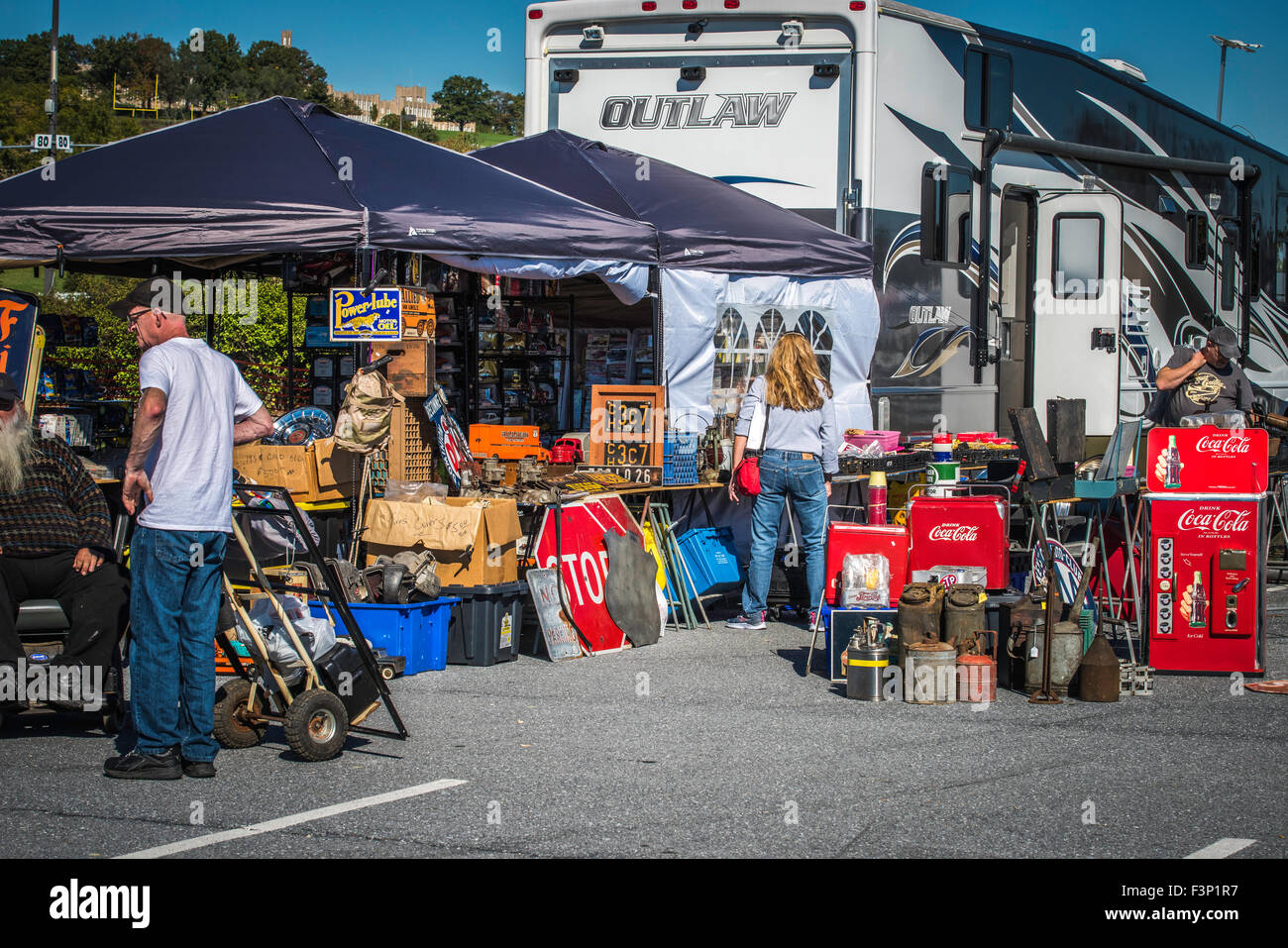 Hershey, USA. 10th Oct, 2015. Over 9,000 flea market spaces, and over