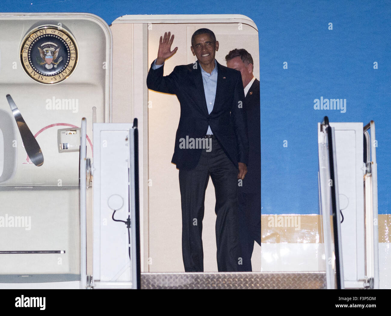 San Diego, California, USA. 10th Oct, 2015. U.S. President Barack Obama arrives aboard Air Force One at Marine Corps Air Station Miramar in SanDIego on Saturday afternoon. Obama, on a whirlwind Pacific Coast trip, traveled to Oregon on Friday, arriving in San Francisco on Friday evening with plans for Los Angeles and San Diego on Saturday. Obama's scheduled departure from San Diego to Washington DC is set for Monday afternoon. Credit:  ZUMA Press, Inc./Alamy Live News Stock Photo