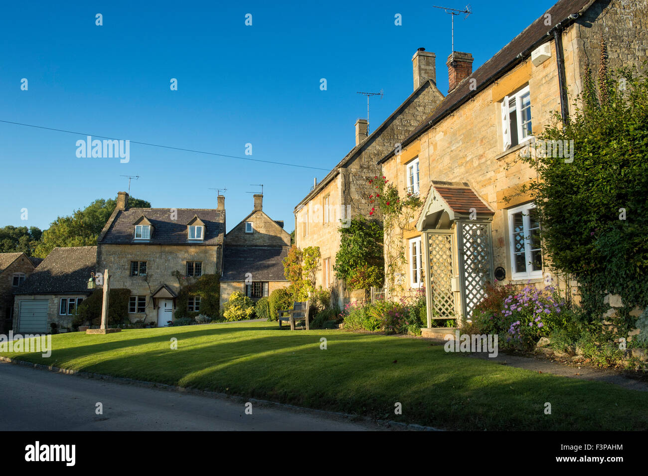 Cotswold cottages in Stanton village, Cotswolds, Gloucestershire, England Stock Photo