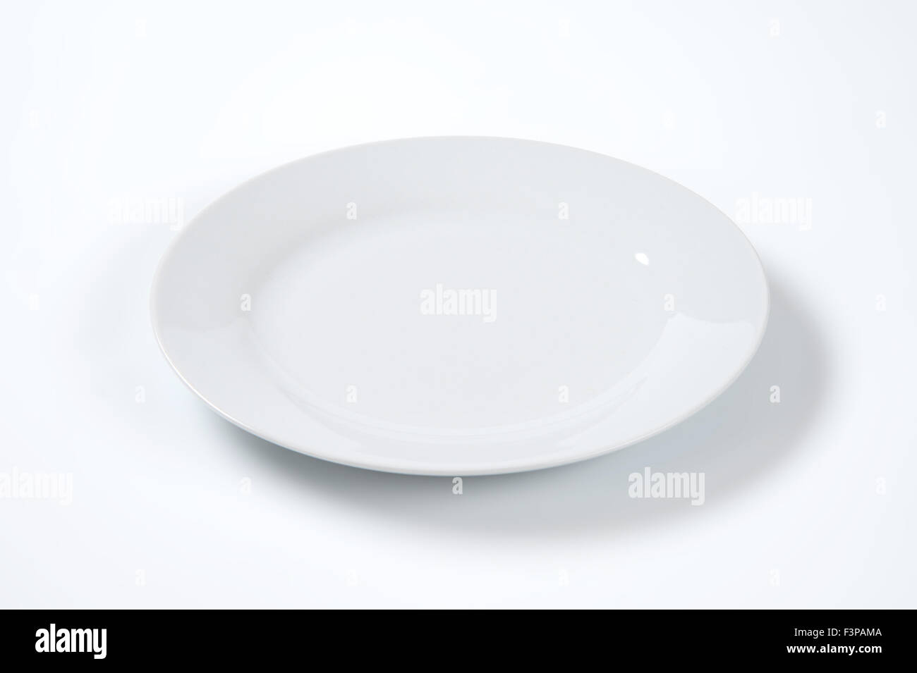 empty white plate on white background Stock Photo - Alamy