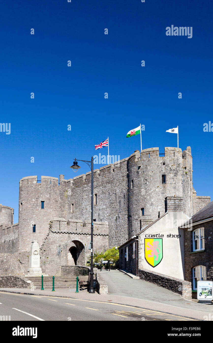 Pembroke castle ruins pembrokeshire hires stock photography and images