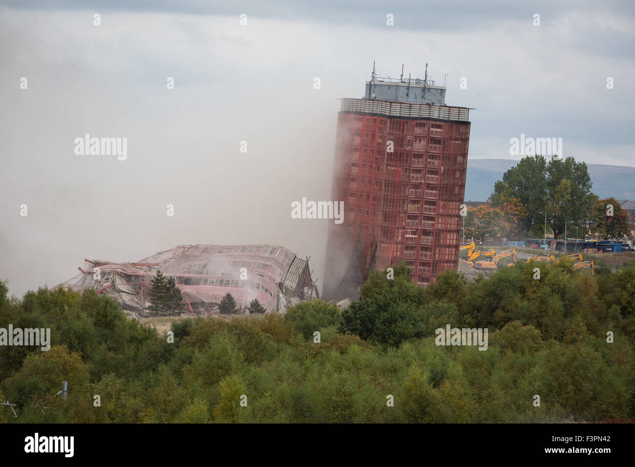 Glasgow, UK. 11th Oct, 2015. The demolition of the iconic Red Road flats, in the East End of Glasgow, Scotland, on Sunday, 11 October 2015. Credit:  jeremy sutton-hibbert/Alamy Live News Stock Photo