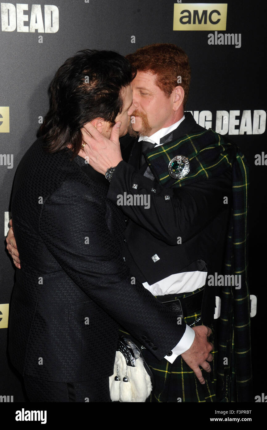 New York City. 9th Oct, 2015. Josh McDermitt and Michael Cudlitz attend AMC's 'The Walking Dead' Season 6 Fan Premiere Event 2015 at Madison Square Garden on October 9, 2015 in New York City. © dpa/Alamy Live News Stock Photo