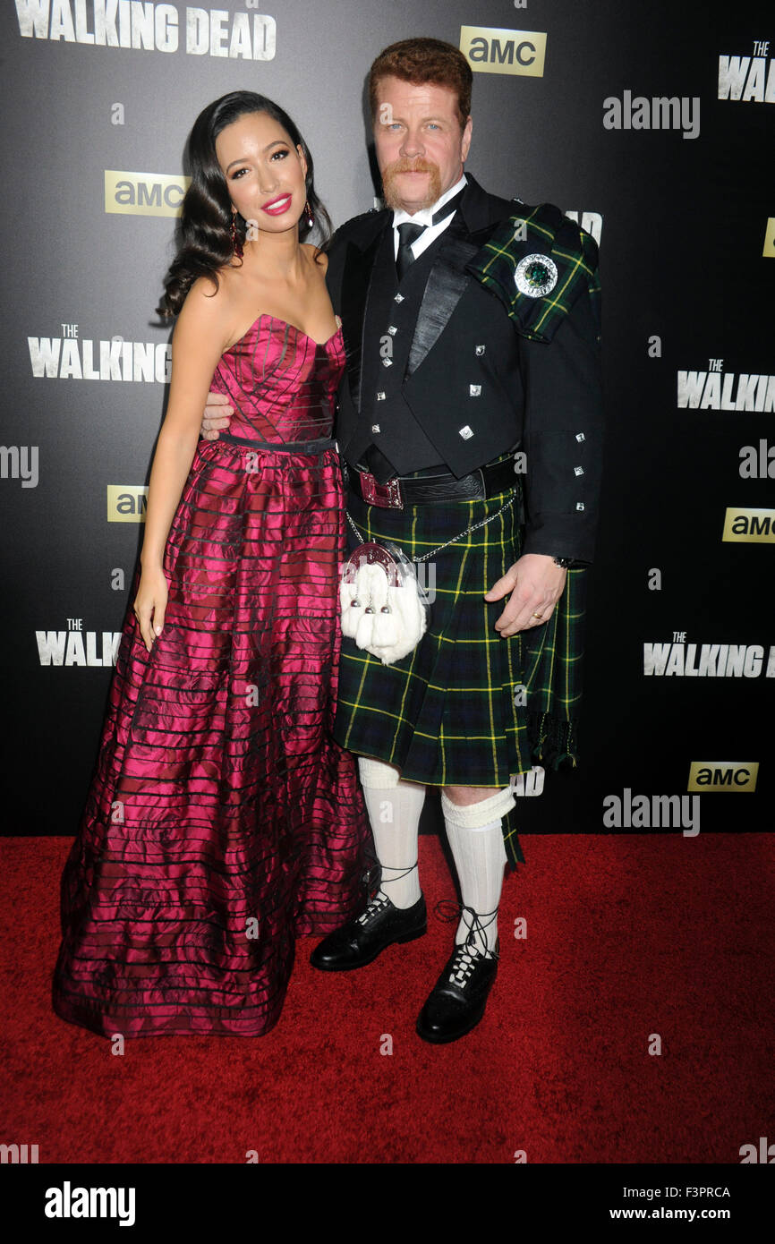 New York City. 9th Oct, 2015. Christian Serratos and Michael Cudlitz attend AMC's 'The Walking Dead' Season 6 Fan Premiere Event 2015 at Madison Square Garden on October 9, 2015 in New York City. © dpa/Alamy Live News Stock Photo