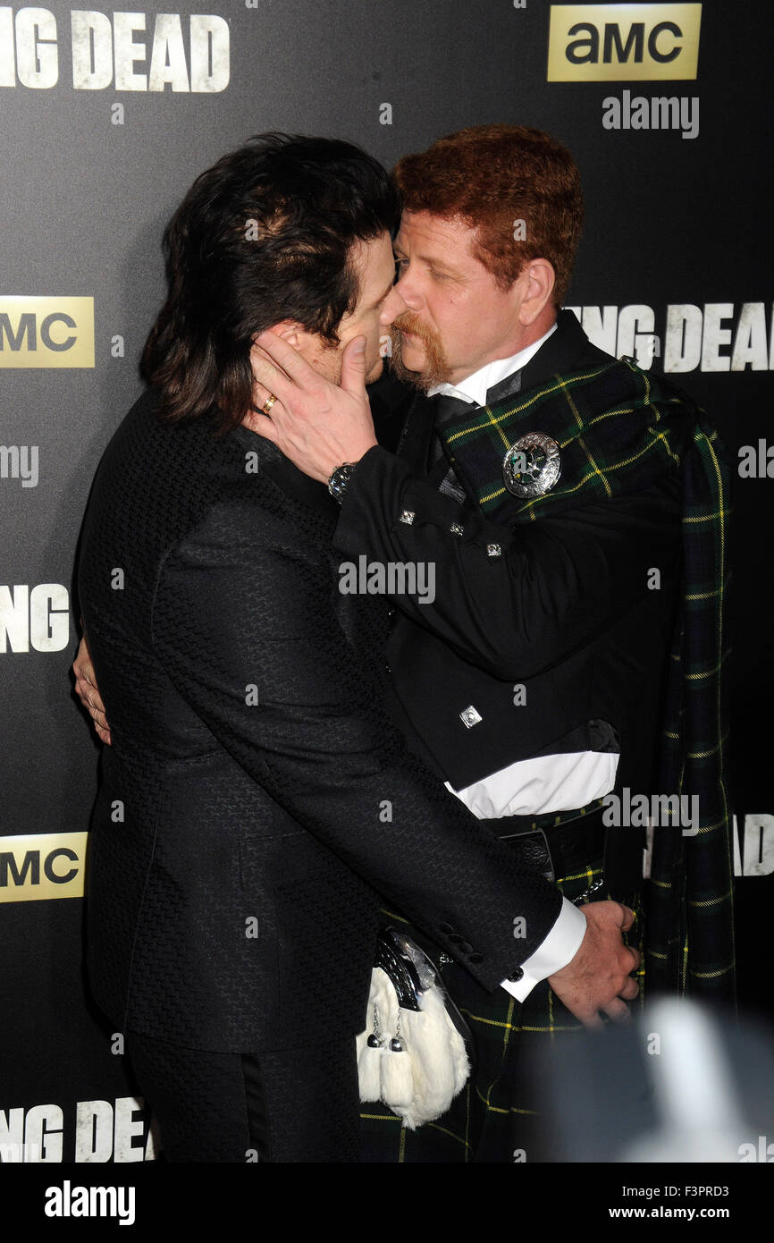 New York City. 9th Oct, 2015. Josh McDermitt and Michael Cudlitz attend AMC's 'The Walking Dead' Season 6 Fan Premiere Event 2015 at Madison Square Garden on October 9, 2015 in New York City. © dpa/Alamy Live News Stock Photo