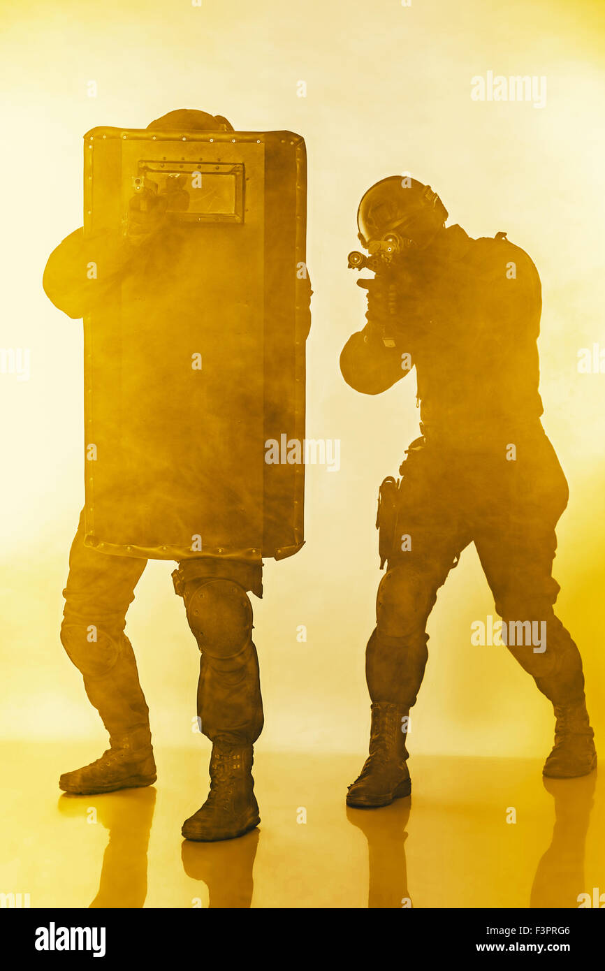 Police officers SWAT with ballistic shield Stock Photo - Alamy