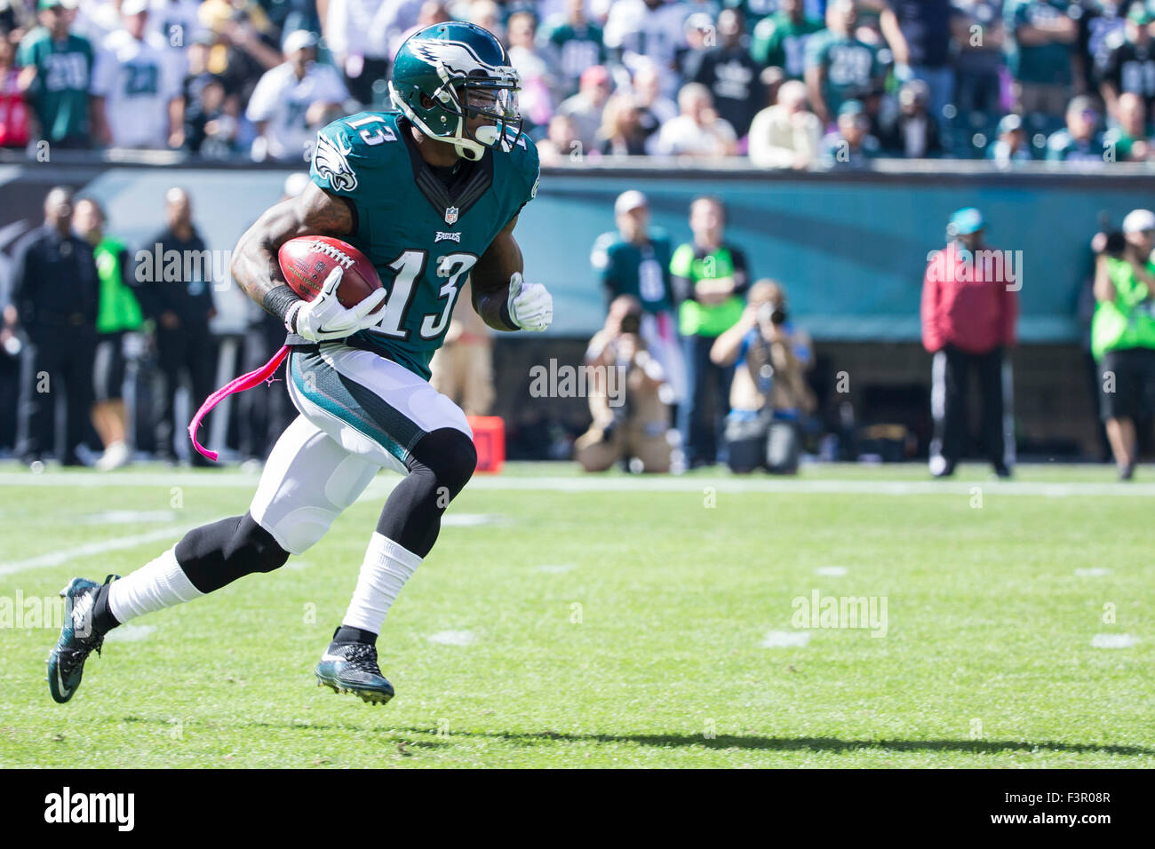 Philadelphia, Pennsylvania, USA. 11th Oct, 2015. October 11, 2015: Philadelphia Eagles wide receiver Josh Huff (13) returns the opening kick off during the NFL game between the New Orleans Saints and the Philadelphia Eagles at Lincoln Financial Field in Philadelphia, Pennsylvania. The Philadelphia Eagles won 39-17. Christopher Szagola/CSM Credit:  Cal Sport Media/Alamy Live News Stock Photo