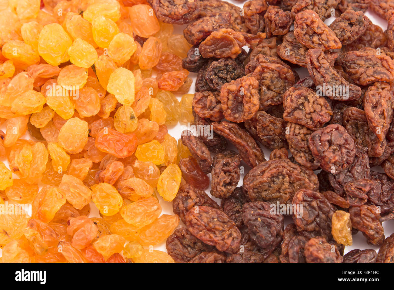 Heap dry raisins in two colors Stock Photo Alamy