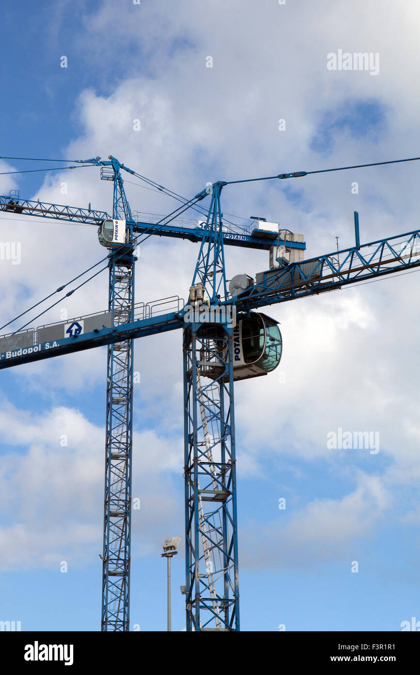 Crane cranes hi-res stock photography and images - Alamy