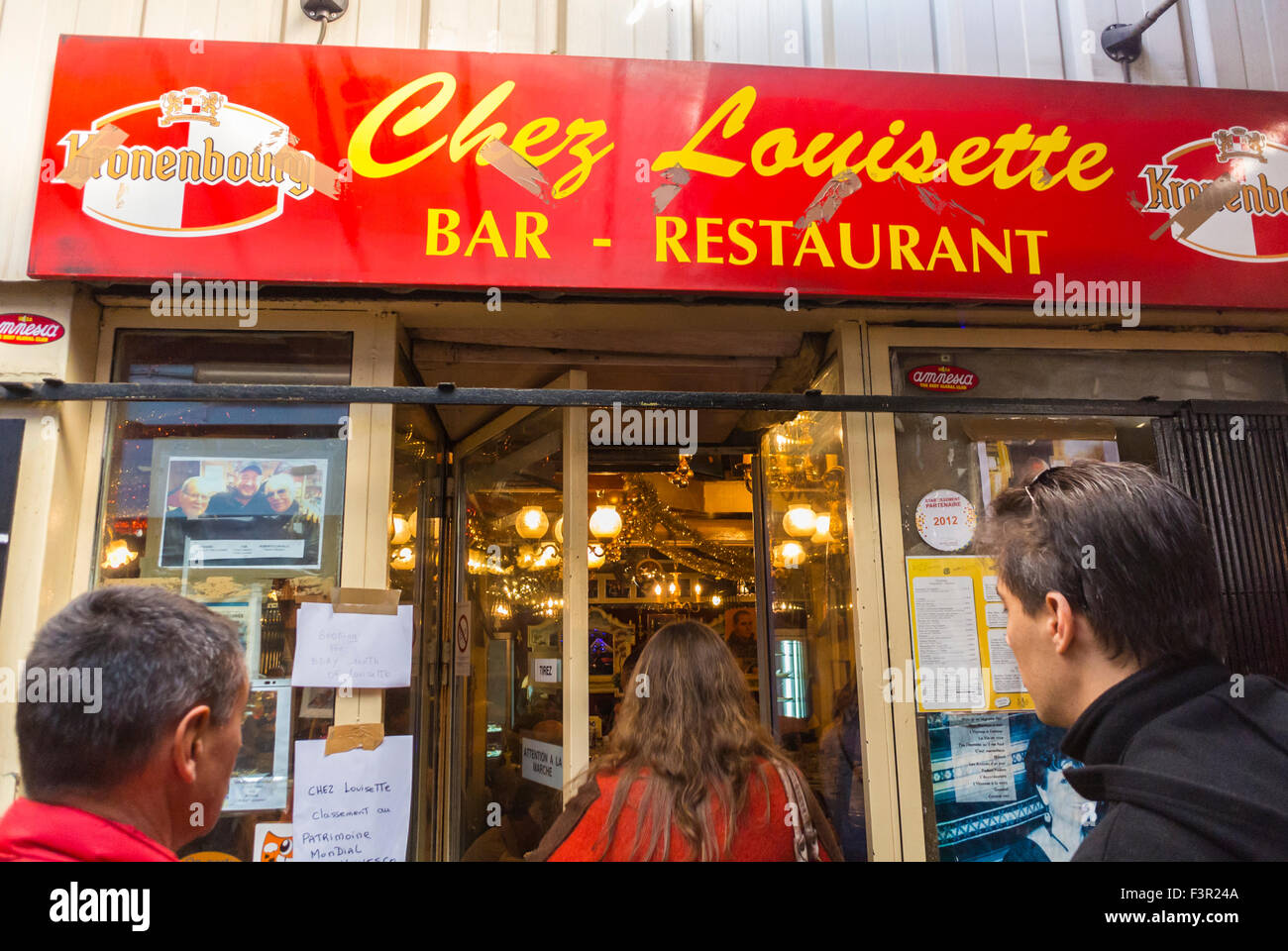 Paris, France, Local Bistro Restaurant in French Flea Market, "les Puces de  Paris Saint Ouen", Porte de Clignancourt, "Chez Louisette" Front Entrance  Stock Photo - Alamy