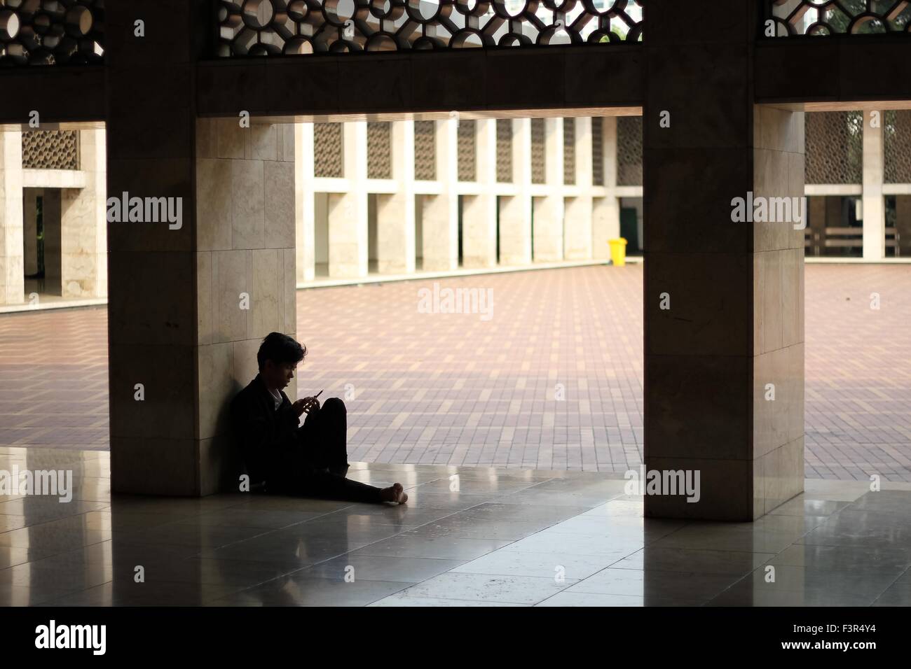 Jakarta, Indonesia. 09th Oct, 2015. Muslim rests at the Istiqlal Mosque. Istiqlal Mosque in Jakarta is the biggest mosque in Southeast Asia, befitting its location in the largest Muslim country in the world in terms of population. © Garry Andrew Lotulung/Pacific Press/Alamy Live News Stock Photo